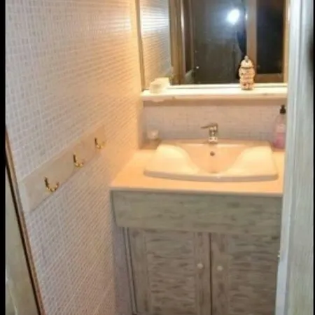 Borgo Di أوستوني